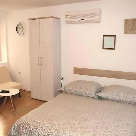 Sunny And Suites 300 M From Town Hall